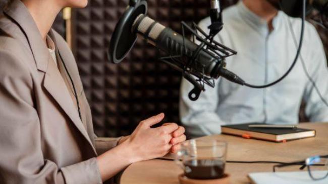 https://podcast.ausha.co/learn-enjoy/mini-serie-5-5-utiliser-l-ia-dans-la-conception-pedagogique-avec-louis-brunier